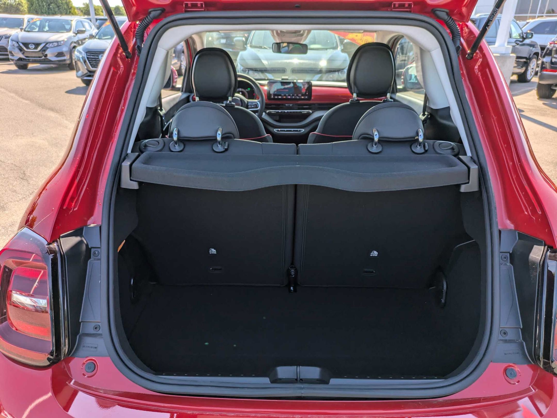 2024 Fiat 500e Red photo 6