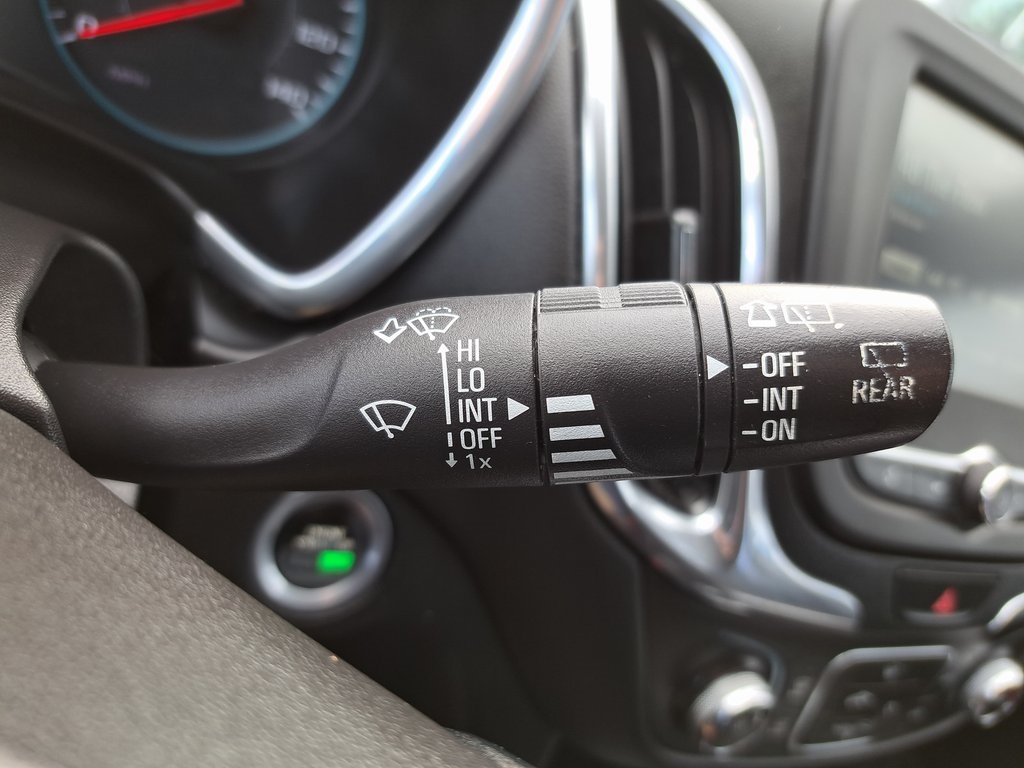 2018 Chevrolet Equinox LT photo 18