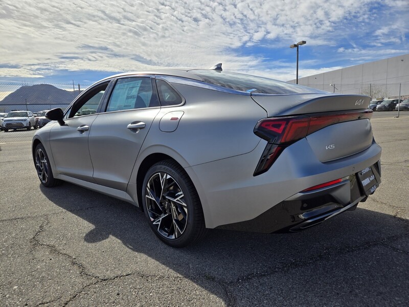2025 Kia K5 GT-Line photo 4