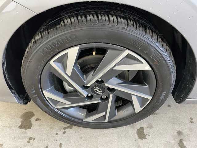 2024 Hyundai Elantra SEL Convenience photo 9