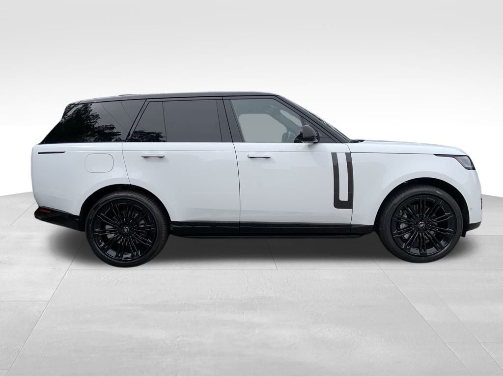2025 Land Rover Range Rover SE photo 4