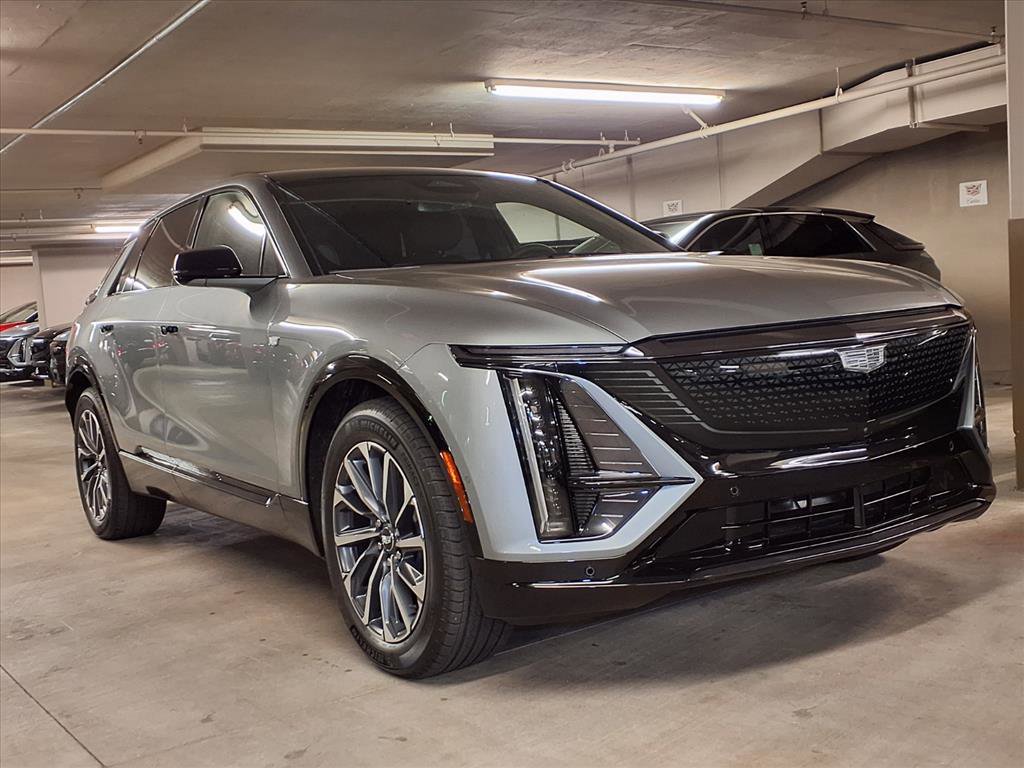 2025 Cadillac Lyriq Sport photo 3
