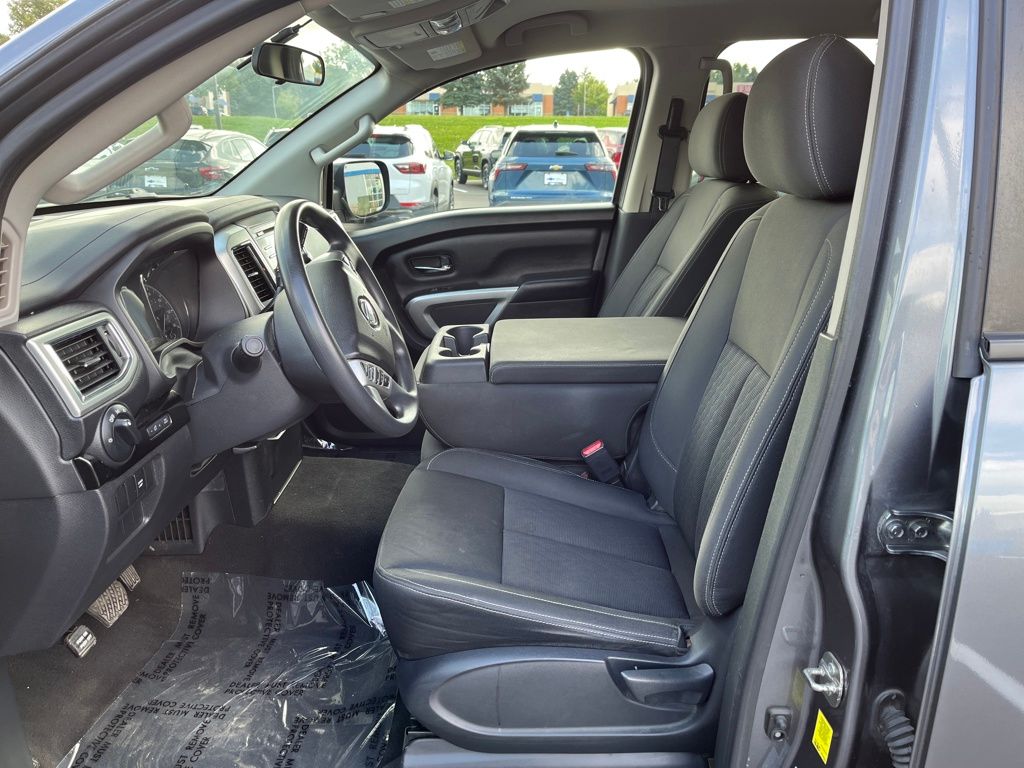 2018 Nissan Titan S photo 9
