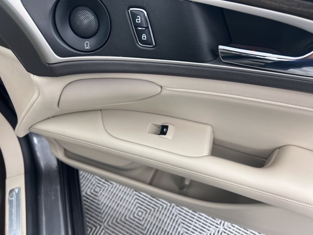 2019 Lincoln MKZ Reserve photo 23
