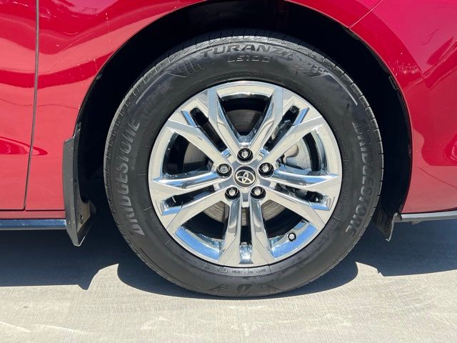 2024 Toyota Sienna Platinum photo 9