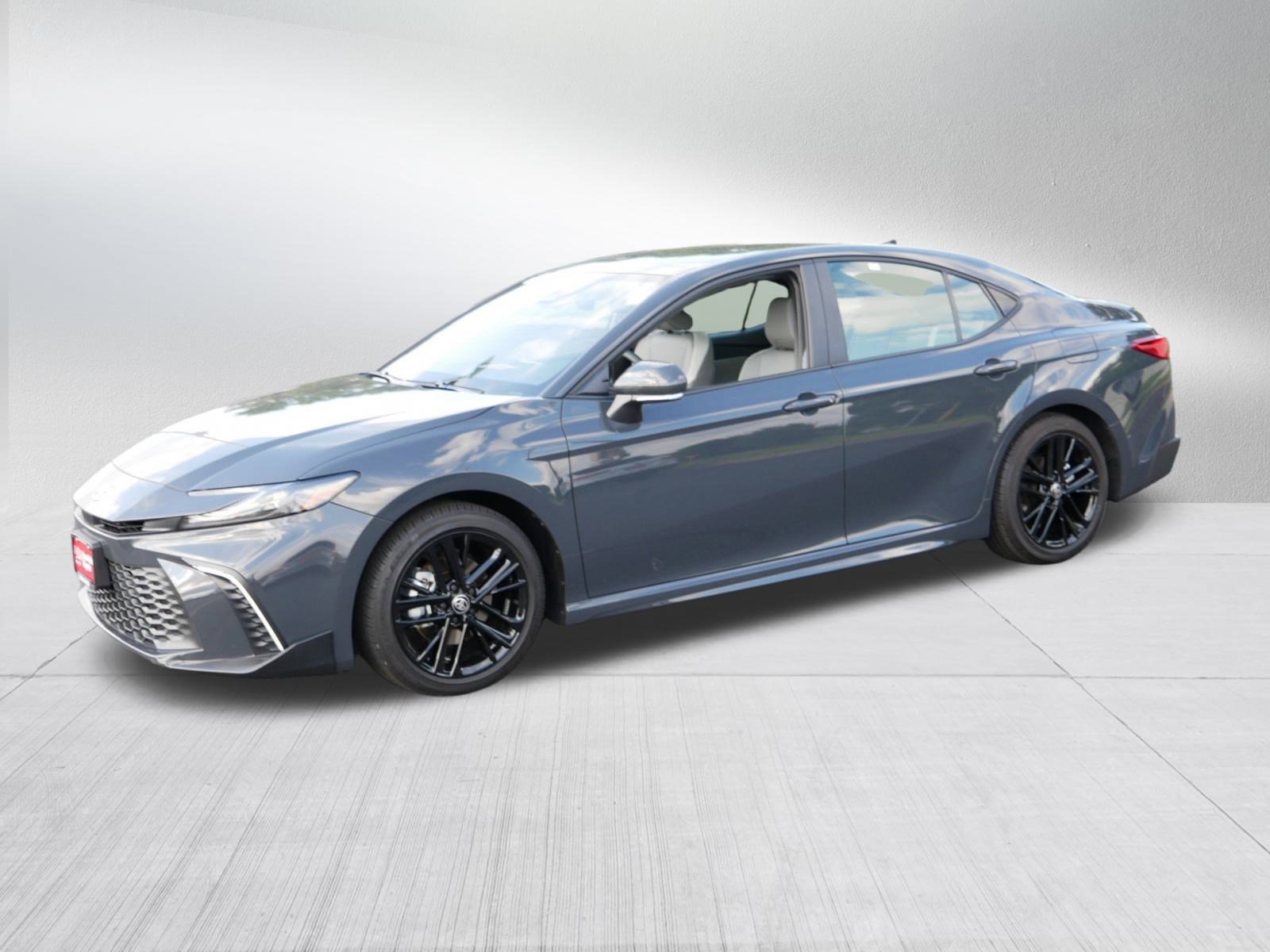 2025 Toyota Camry SE photo 3