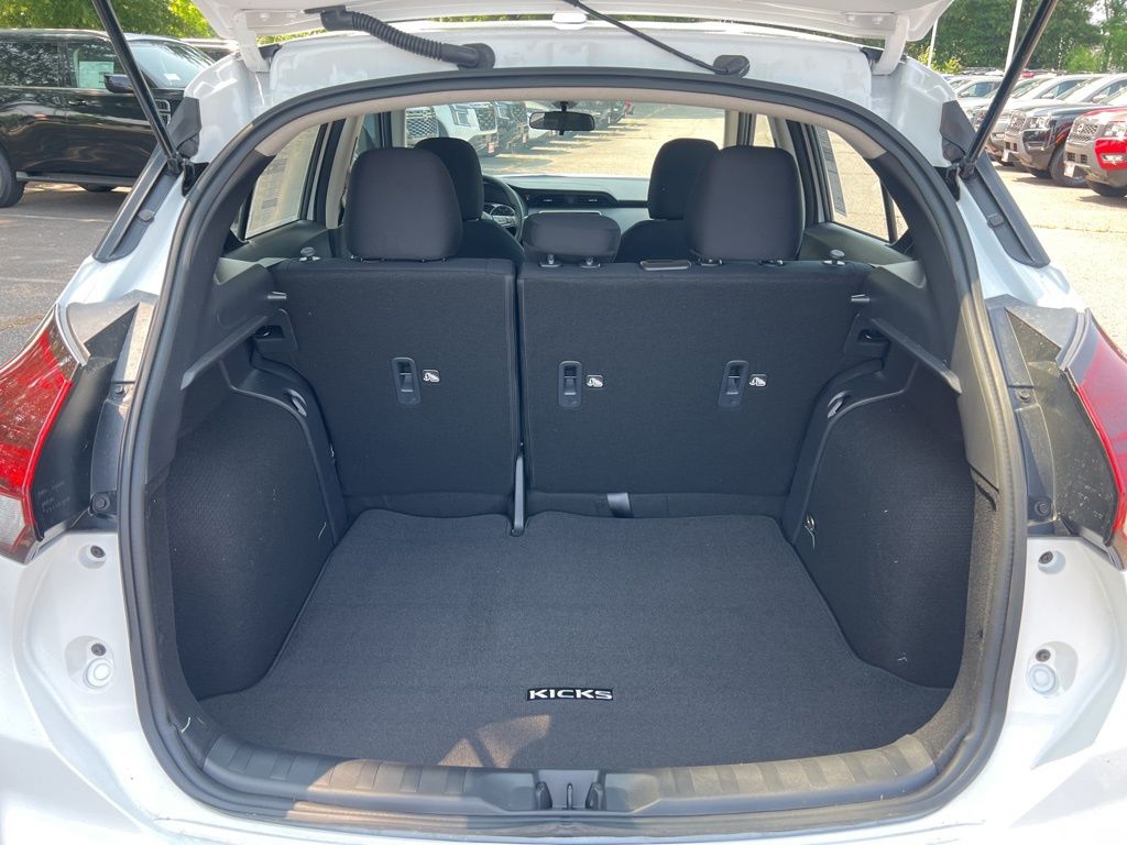 2025 Nissan Kicks Play S photo 3