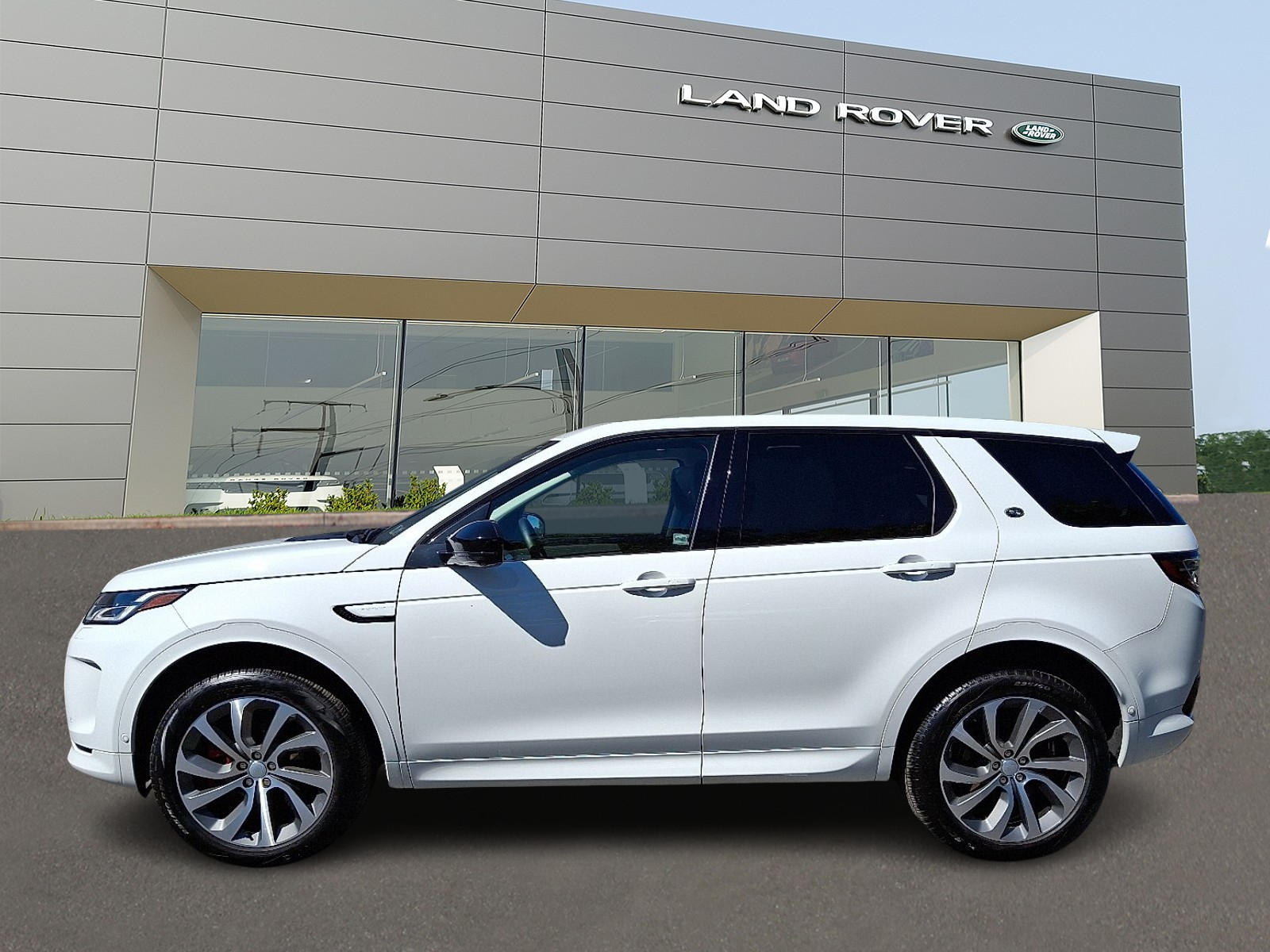 2024 Land Rover Discovery Sport S photo 2
