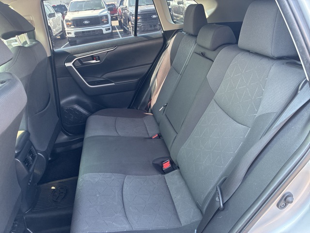 2019 Toyota RAV4 XLE photo 6