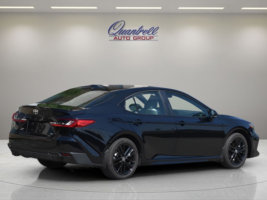 2025 Toyota Camry Hybrid SE photo 3