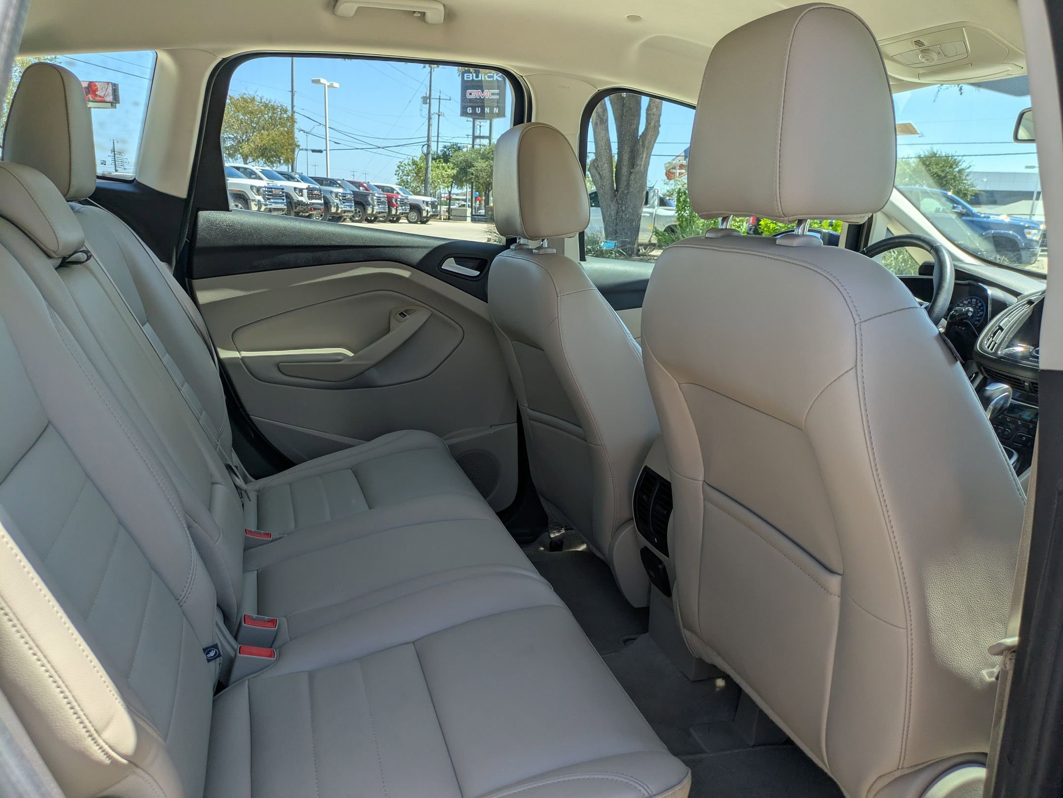 2016 Ford C-Max Energi SEL photo 25