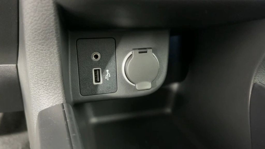 2025 Nissan Kicks Play S photo 17