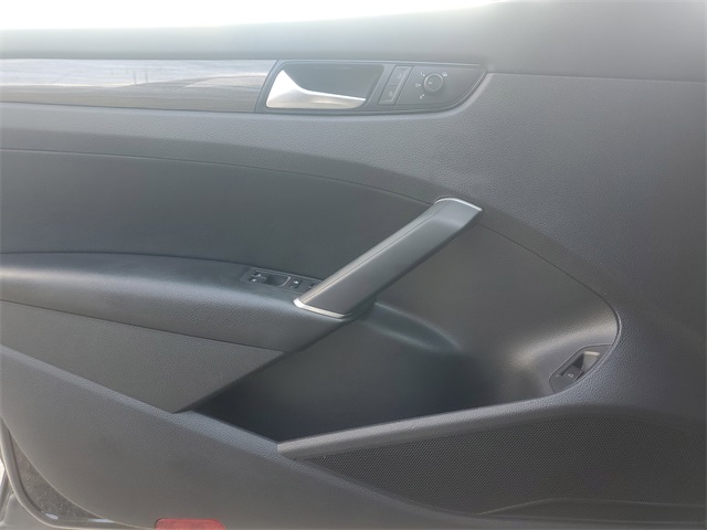 2020 Volkswagen Passat 2.0T R-Line photo 28