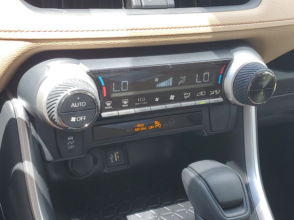 2025 Toyota RAV4 Hybrid LE photo 26