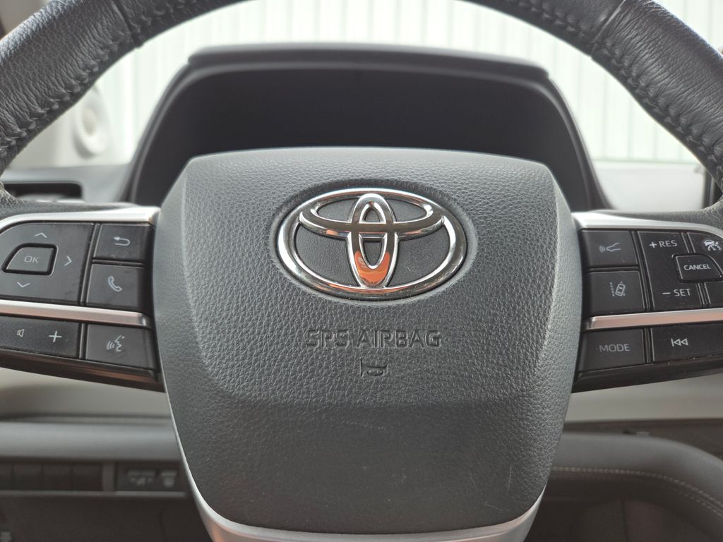 2022 Toyota Sienna XLE photo 20