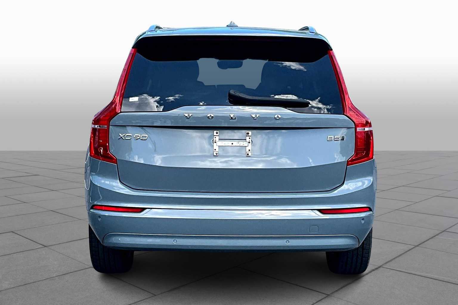 2023 Volvo XC90 Core photo 2