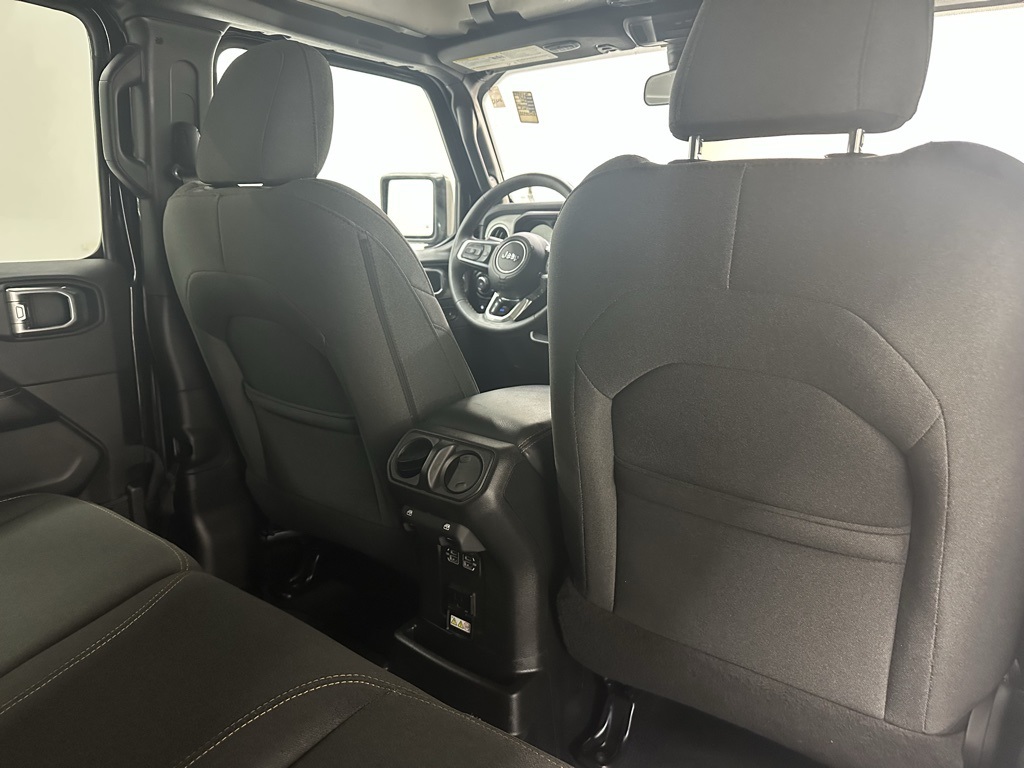 2024 Jeep Wrangler Sahara 4xe photo 18