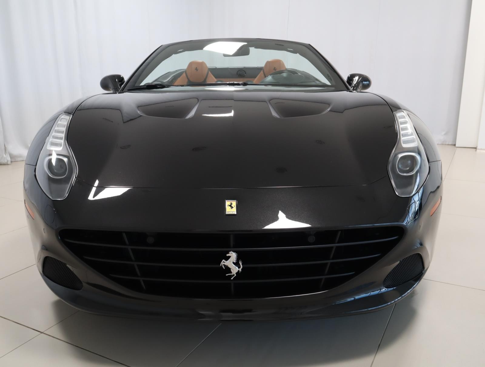 2017 Ferrari California T photo 2