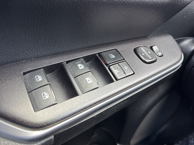 2017 Toyota Camry XLE photo 22
