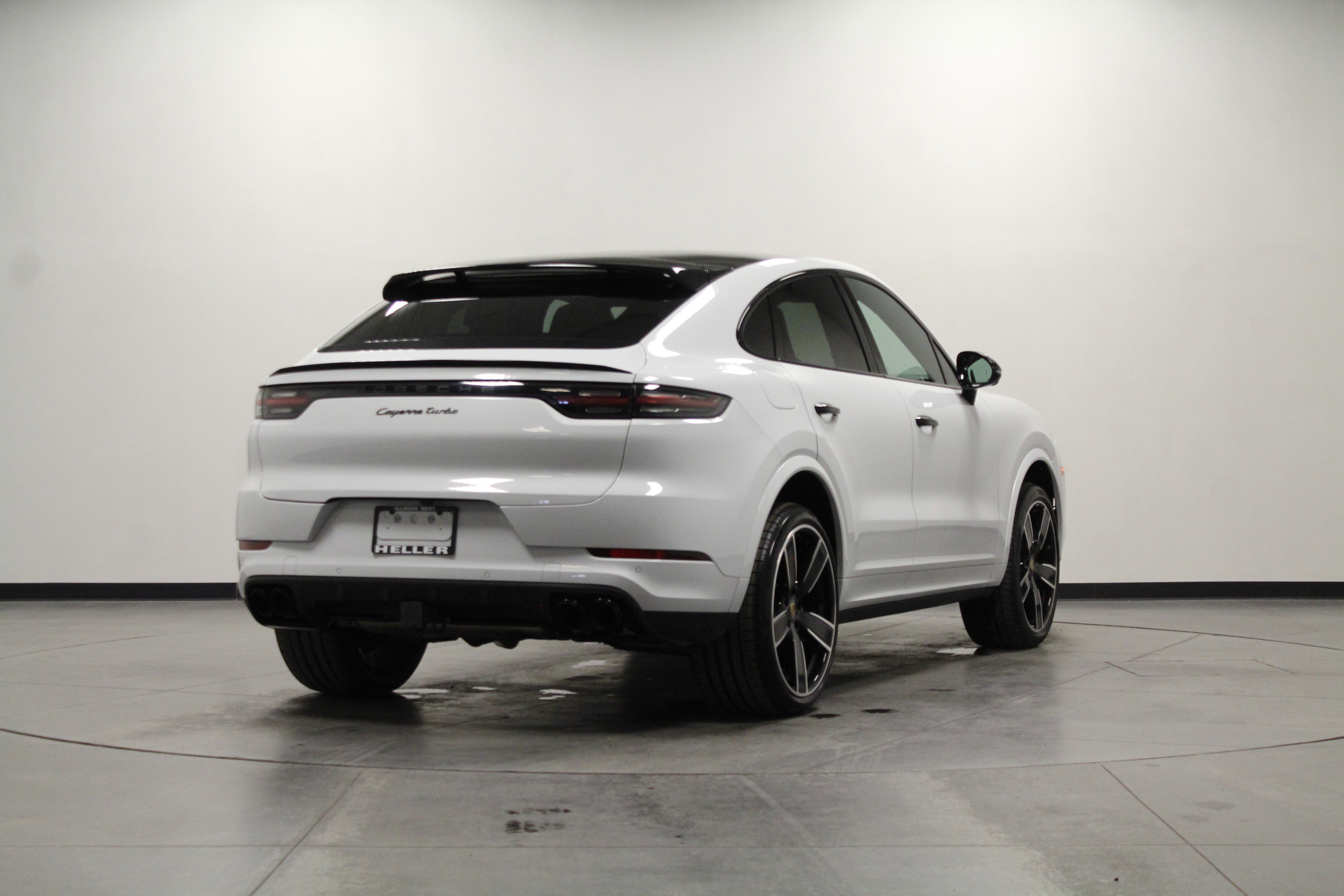 2023 Porsche Cayenne Coupe Turbo photo 3