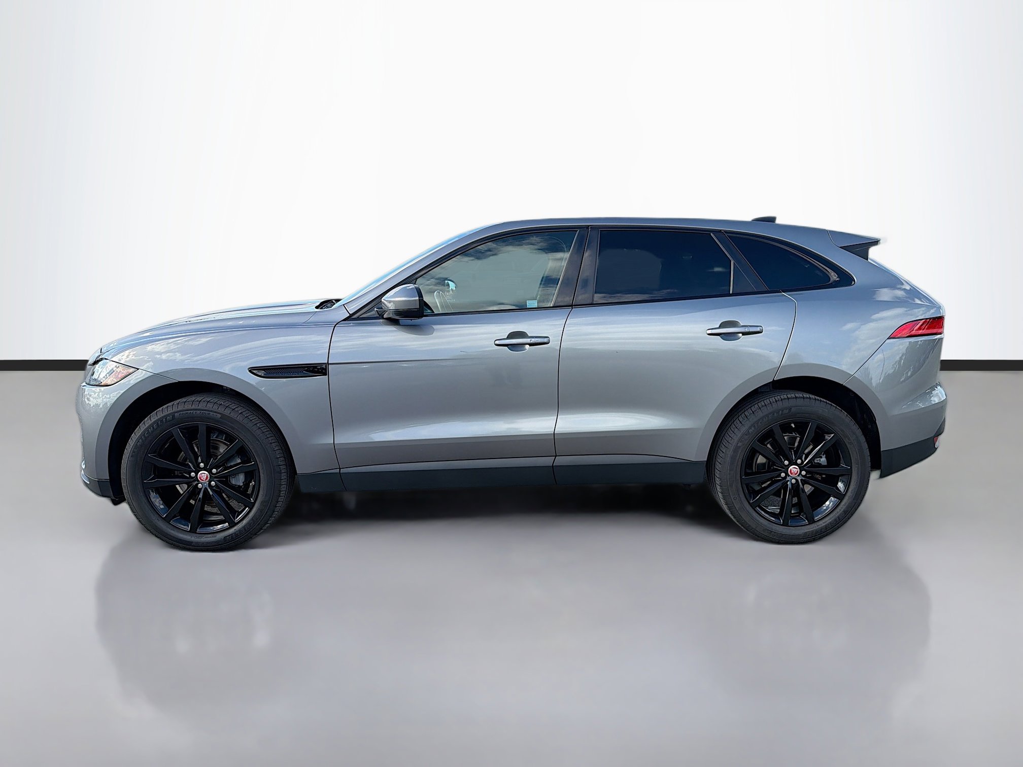 2020 Jaguar F-PACE Prestige photo 2