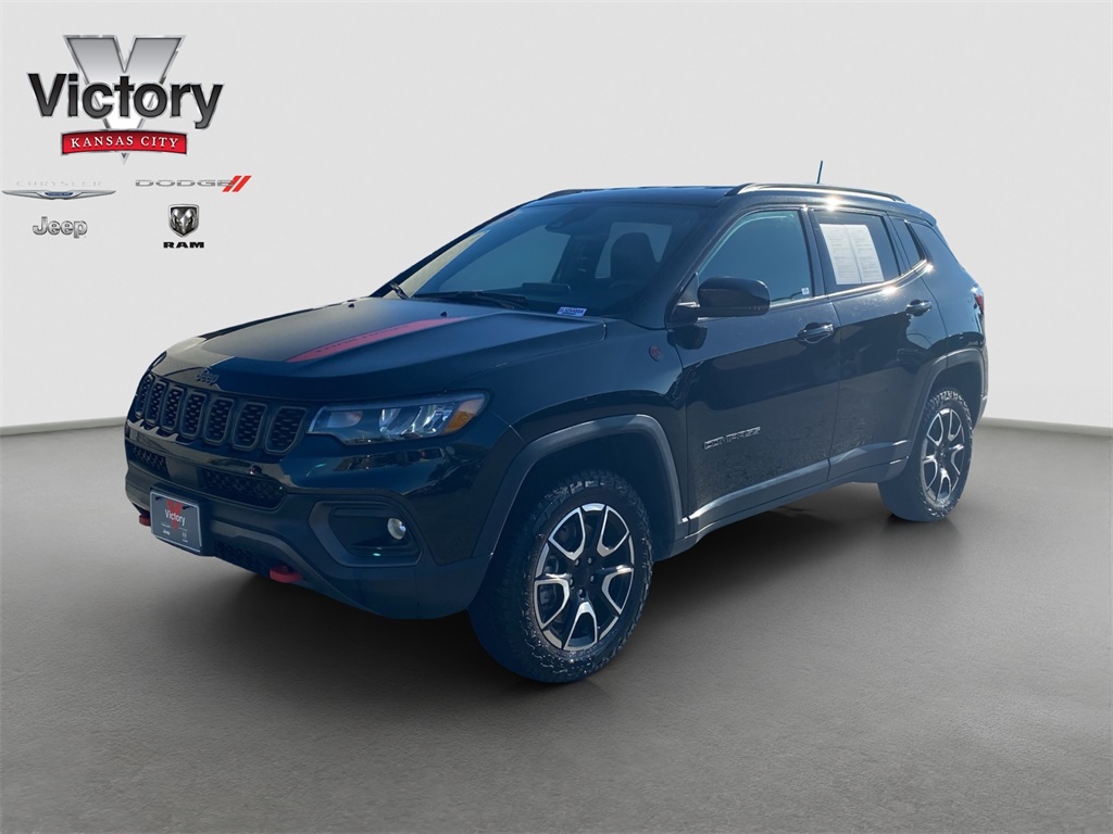 2024 Jeep Compass Trailhawk photo 2