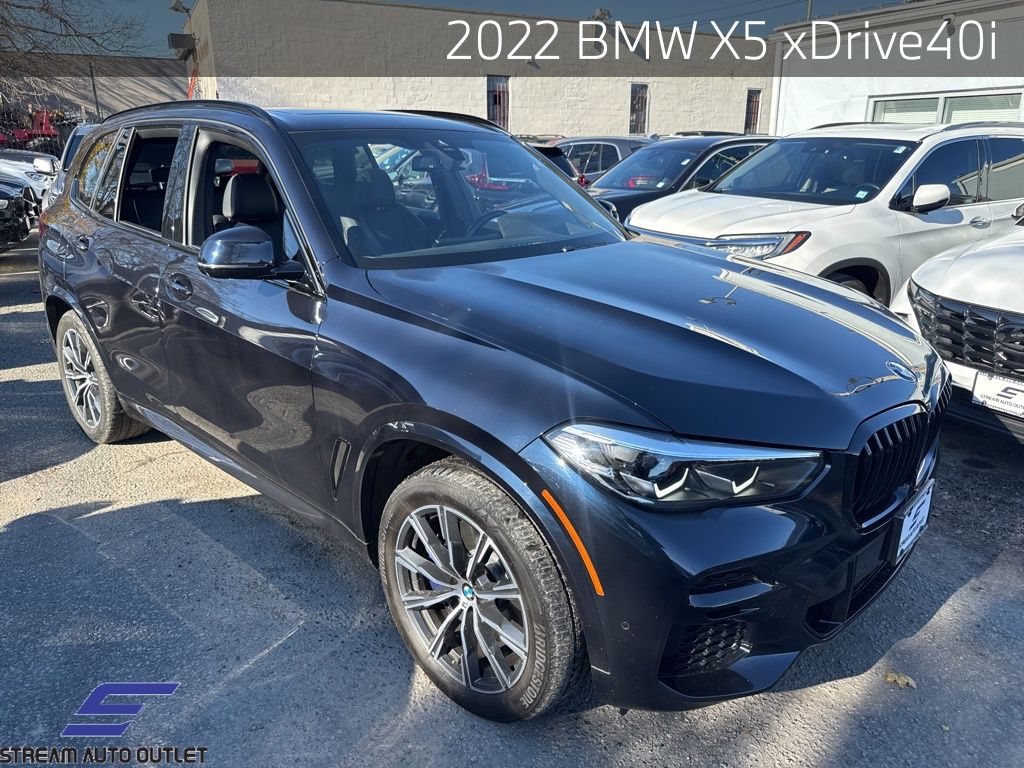 Used 2022 Black BMW xDrive40i image 1