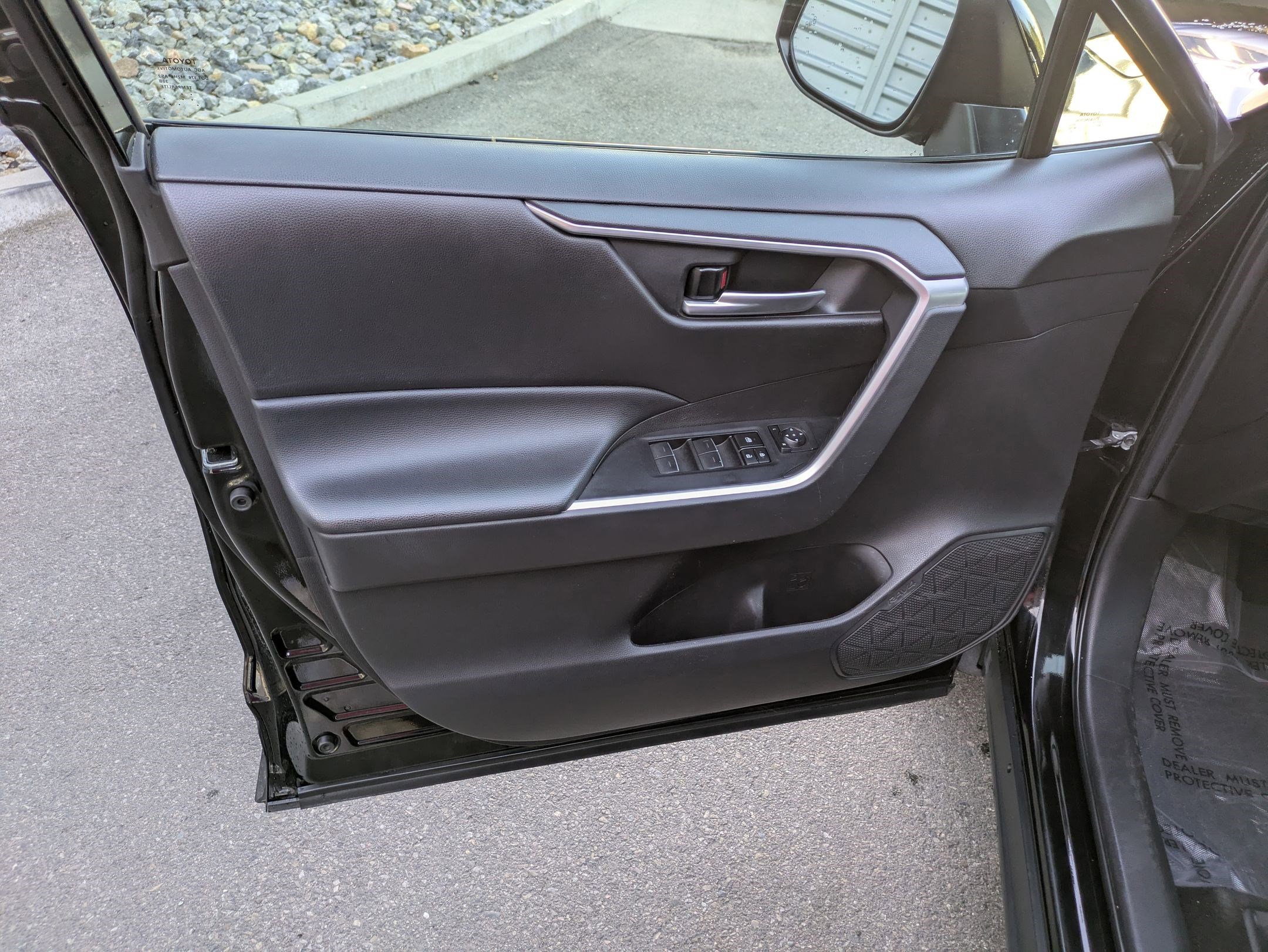 2024 Toyota RAV4 XLE photo 12