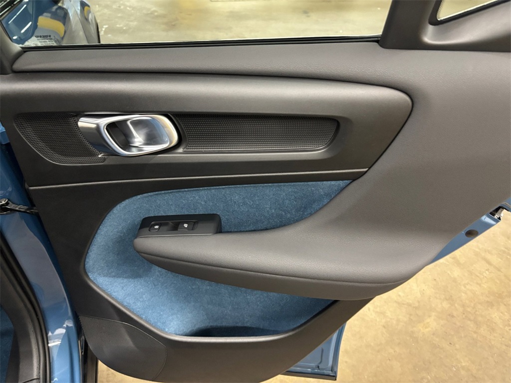 2023 Volvo XC40 Recharge Ultimate photo 15