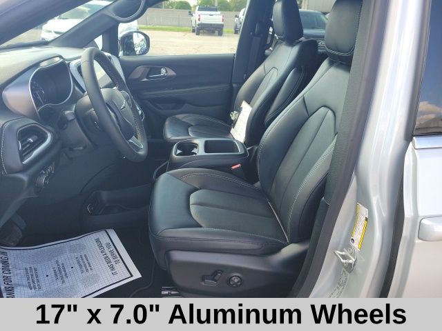 2026 Chrysler Pacifica photo 11