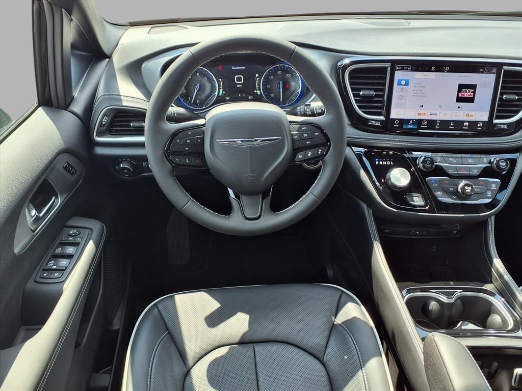 2026 Chrysler Pacifica Limited photo 4