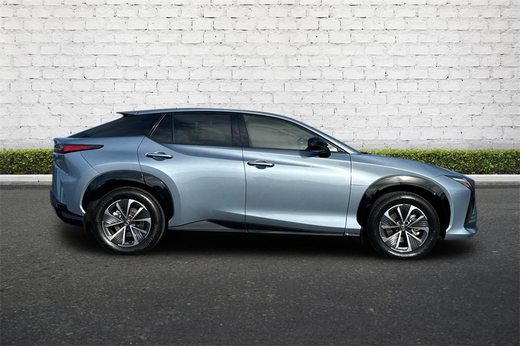 2025 Lexus RZ 300e photo 3