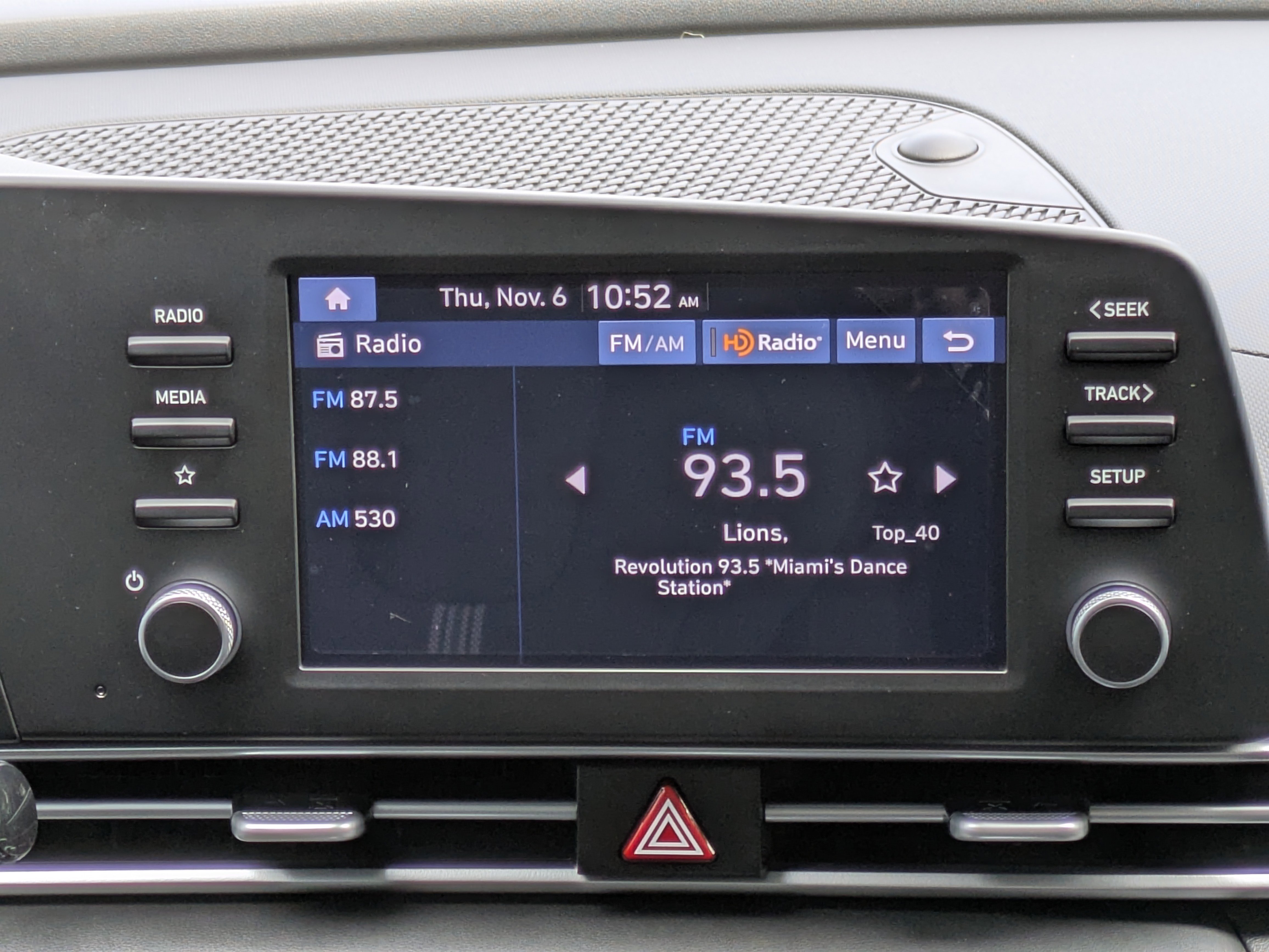 2025 Hyundai Elantra SE photo 2