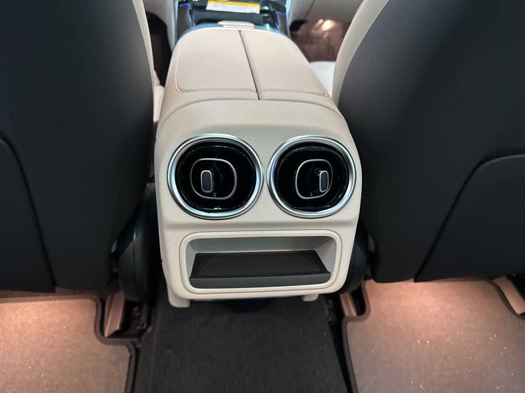 2025 Mercedes Benz C 300 photo 16