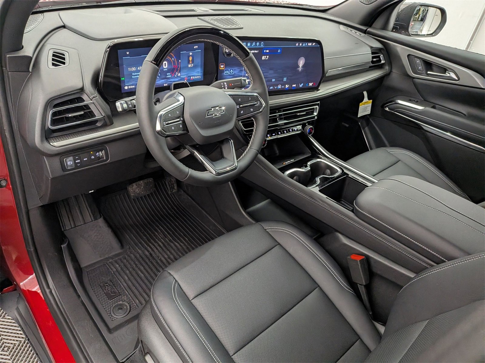 2026 Chevrolet Traverse photo 2