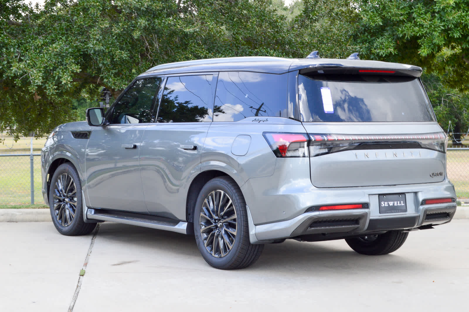 2026 Infiniti QX80 photo 4