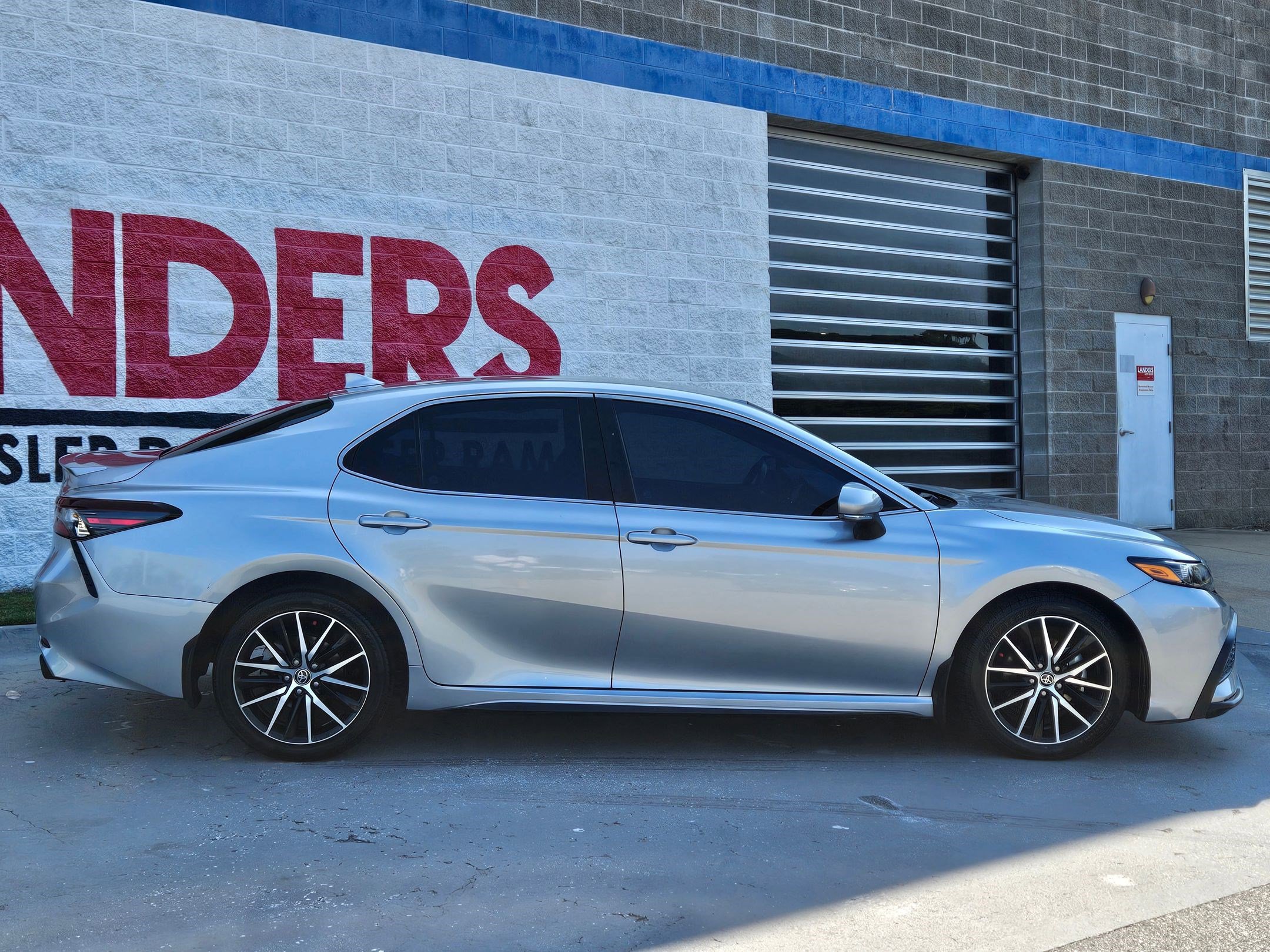 2023 Toyota Camry SE photo 5
