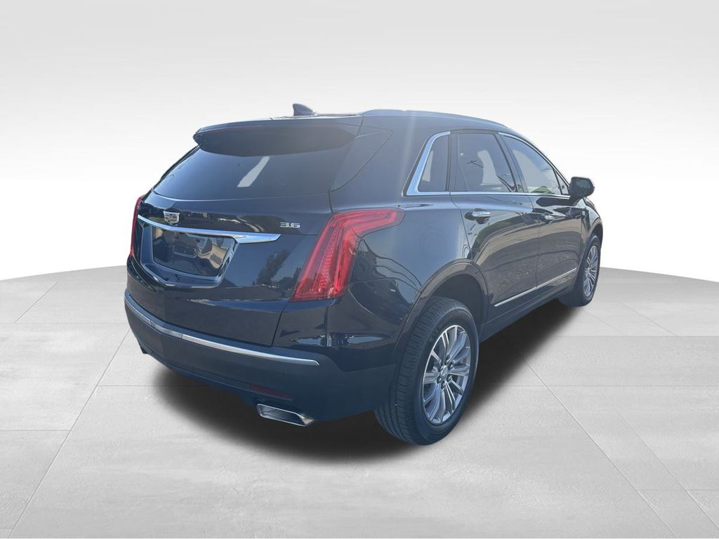 2017 Cadillac XT5 Luxury photo 3