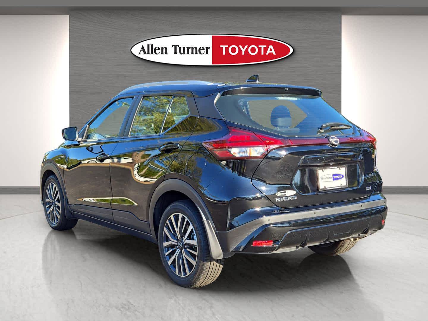 2023 Nissan Kicks SV photo 3