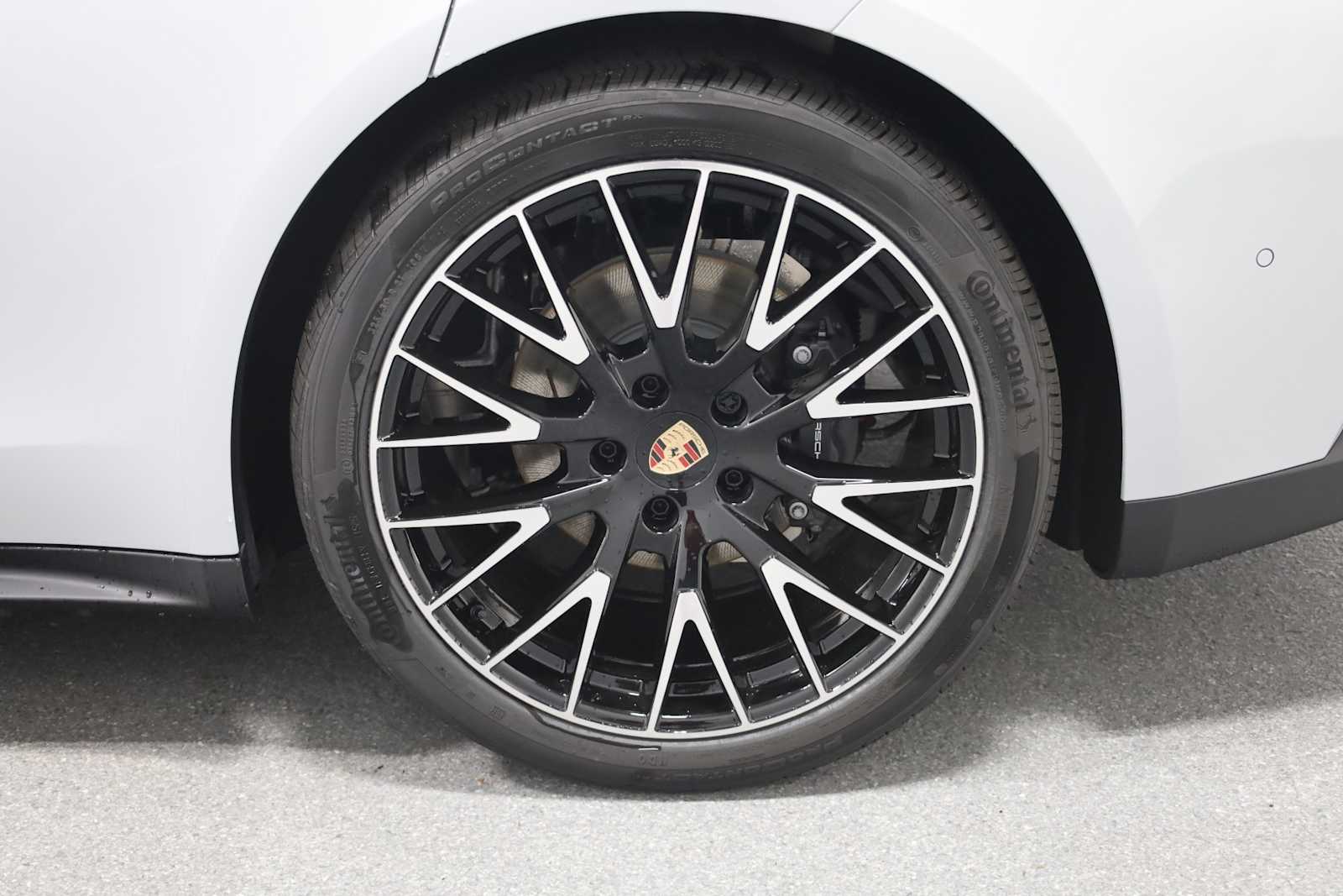 2025 Porsche Panamera 4 photo 31