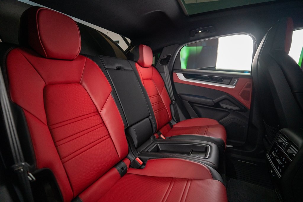 2025 Porsche Cayenne Coupe photo 14