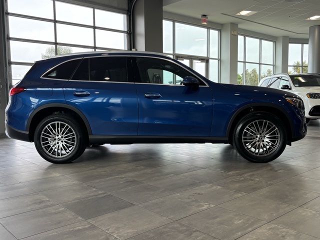 2026 Mercedes Benz GLC 300 photo 2