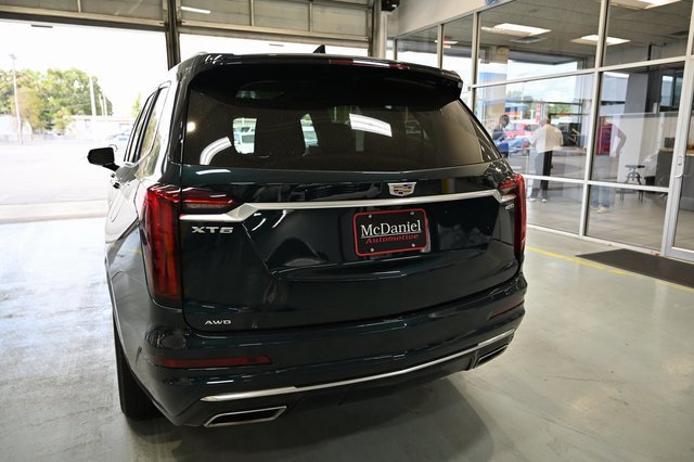 2025 Cadillac XT6 Premium Luxury photo 3