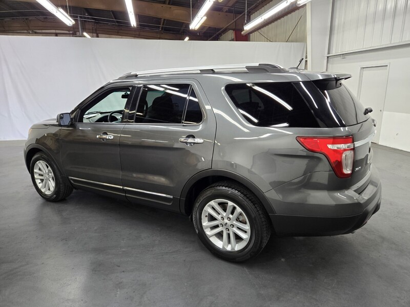 2015 Ford Explorer XLT photo 3