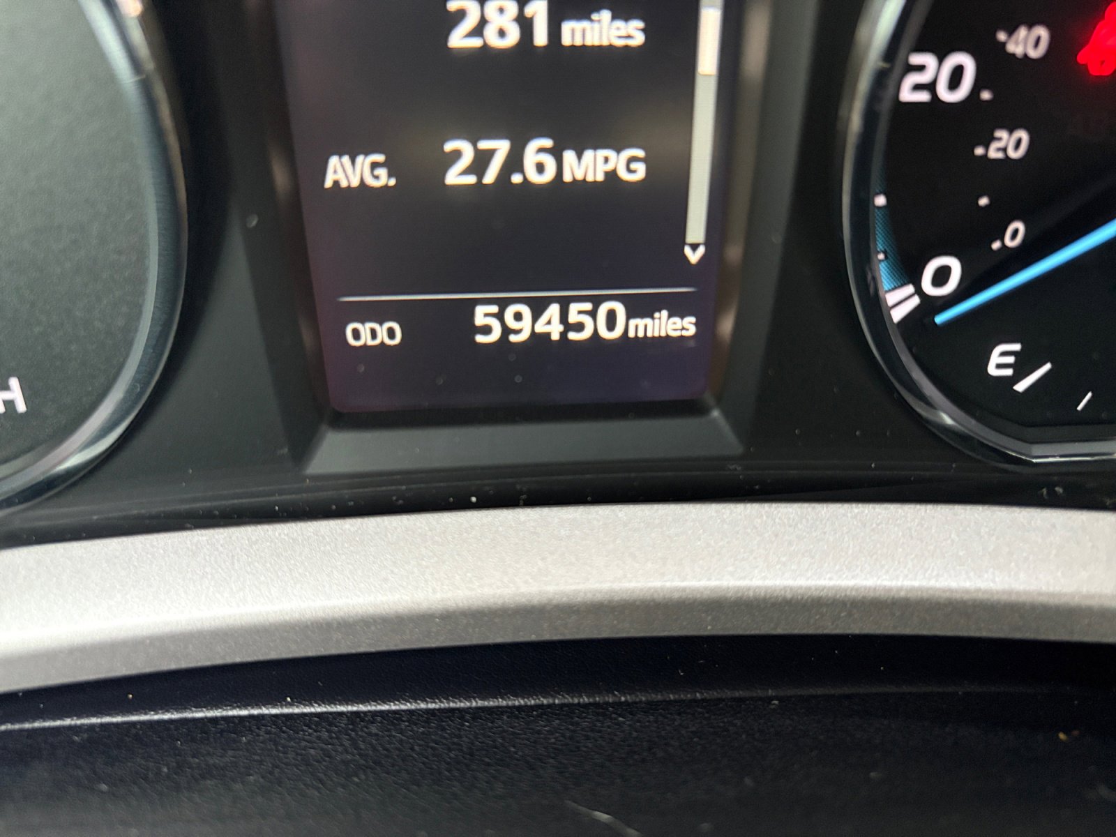 2018 Toyota RAV4 Hybrid XLE photo 9