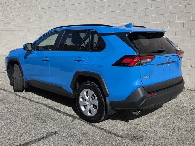 2019 Toyota RAV4 LE photo 3