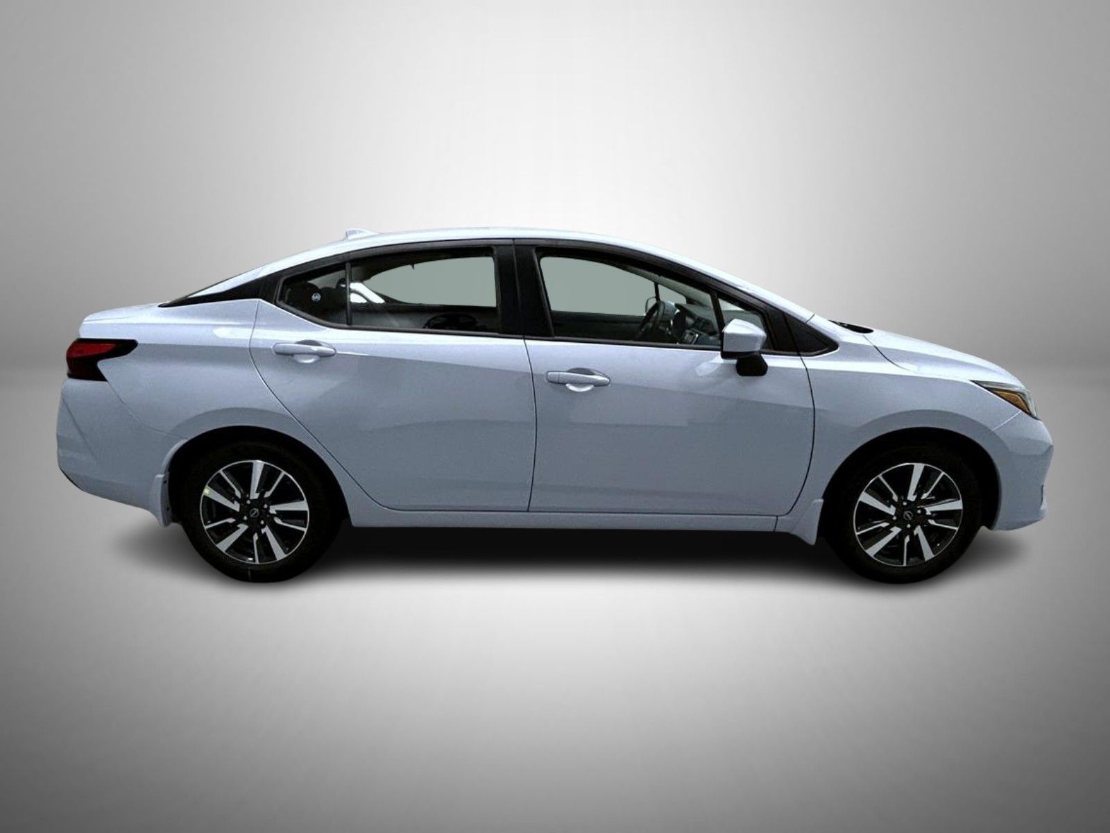 2025 Nissan Versa 1.6 SV photo 4