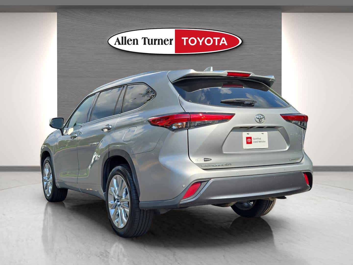 2022 Toyota Highlander Limited photo 9