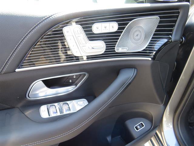 2025 Mercedes Benz GLS 450 4MATIC photo 5