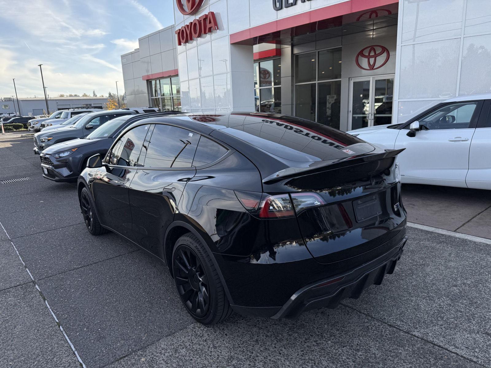 2023 Tesla Model Y photo 3